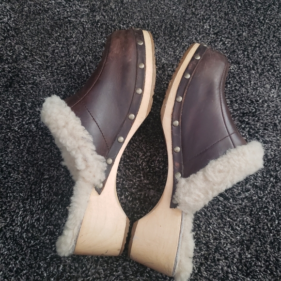 UGG 'Kalie' Naturally Distressed Shearling Lined Mules w/Wood Midsoles size 8 - Picture 3 of 10